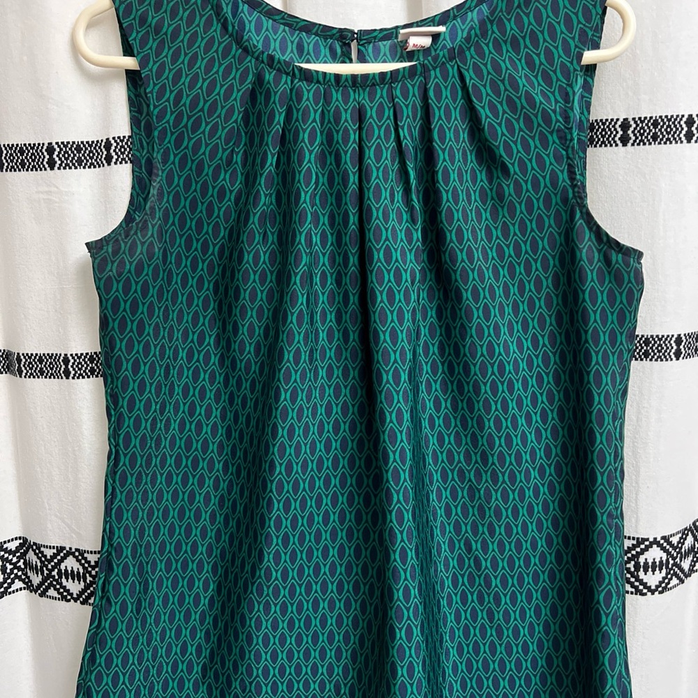 Green Sleeveless geometric Patterned Top size medium